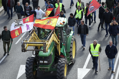Manifestación de agricultores y ganaderos por el paseo de la Castellana en Madrid. Juan Lázaro / ICAL.
