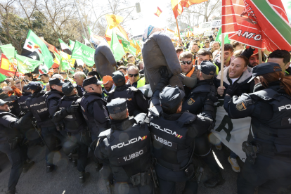 Manifestación de agricultores y ganaderos por el paseo de la Castellana en Madrid. Juan Lázaro / ICAL.