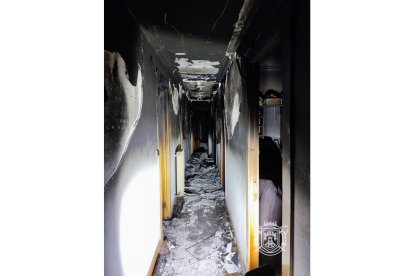 Incendio en una vivienda de la calle Fray Esteban de la Villa, en Burgos. -BOMBEROS BURGOS
