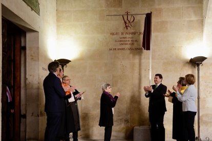 La Universidad de Salamanca nombra a Miguel de Unamuno y Jugo, quien fuera rector del Estudio salmantino durante casi 20 años en tres periodos distintos entre 1900 y 1936, doctor ‘honoris causa’ a título póstumo. El rector, Ricardo Rivero, recibe al presidente de la Junta de Castilla y León, Alfonso Fernández Mañueco, en el edificio de las Escuelas Mayores.  -ICAL