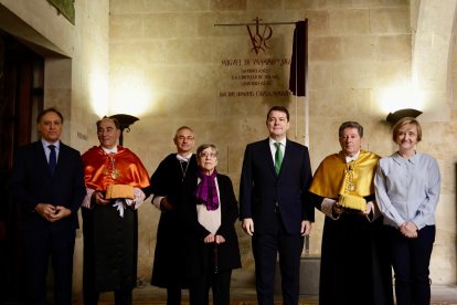La Universidad de Salamanca nombra a Miguel de Unamuno y Jugo, quien fuera rector del Estudio salmantino durante casi 20 años en tres periodos distintos entre 1900 y 1936, doctor ‘honoris causa’ a título póstumo. El rector, Ricardo Rivero, recibe al presidente de la Junta de Castilla y León, Alfonso Fernández Mañueco, en el edificio de las Escuelas Mayores.  -ICAL