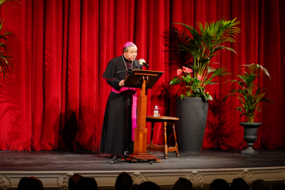 El nuncio apostólico del papa Francisco en España, Bernardito Cleopas Auza, ofrece el pregón de la Semana Santa de Ponferrada. César Sánchez / ICAL .