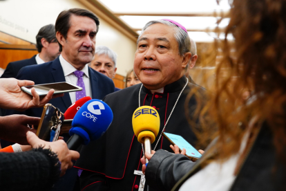 El nuncio apostólico del papa Francisco en España, Bernardito Cleopas Auza, ofrece el pregón de la Semana Santa de Ponferrada. César Sánchez / ICAL .