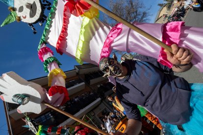 La localidad abulense de Cebreros celebra el 'Domingo de Piñata', con el XXVI desfile provincial de Carnaval. -ICAL