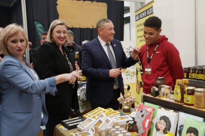 El presidente de la Diputación de Zamora, Javier Faúndez, inaugura la V Feria Apícola Internacional de Zamora ‘Meliza’. -ICAL.