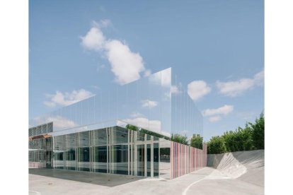 'El colegio casi invisible' en Villares de la Reina, en Salamanca. -LA CASA DE LA ARQUITECTURA