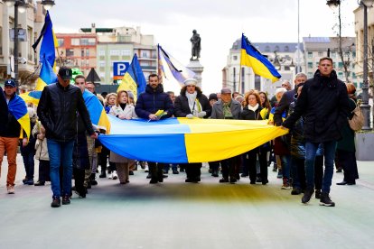 Manifestación en León por el segundo aniversario de la guerra de Ucrania.- ICAL