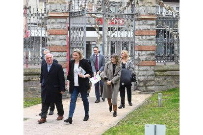 La consejera de Familia e Igualdad de Oportunidades, Isabel Blanco, presenta la oferta de viajes del ''Club de los 60'' para 2024. -ICAL.