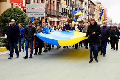 Manifestación en León por el segundo aniversario de la guerra de Ucrania.- ICAL