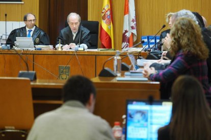 Primera sesión del juicio en Valladolid del caso conocido como 'Perla Negra', en el que se sientan en el banquillo de los acusados doce ex altos cargos de la Junta de Castilla y León y empresarios. -PHOTOGENIC