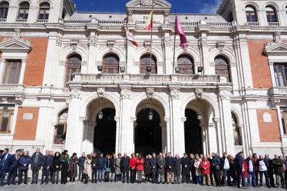 Minuto de silencio en el Ayuntamiento de Valladolid con motivo del 20 aniversario del 11-M - ICAL