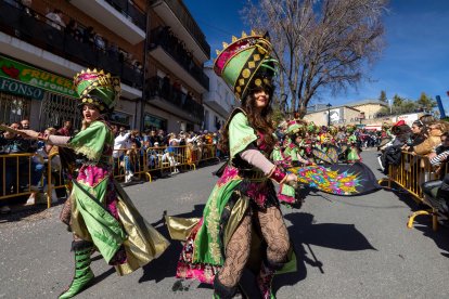 La localidad abulense de Cebreros celebra el 'Domingo de Piñata', con el XXVI desfile provincial de Carnaval. -ICAL