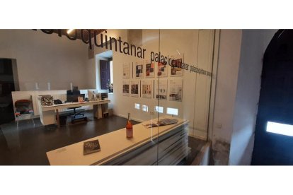 Exposición de diseño gráfico sobre los Premios Anuaria en Segovia. / E. M.