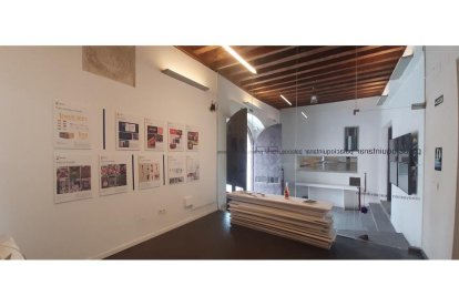 Exposición de diseño gráfico sobre los Premios Anuaria en Segovia. / E. M.