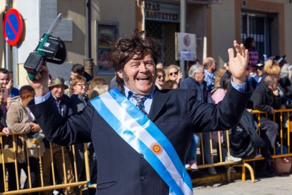 La localidad abulense de Cebreros celebra el 'Domingo de Piñata', con el XXVI desfile provincial de Carnaval. -ICAL