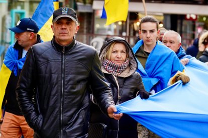 Manifestación en León por el segundo aniversario de la guerra de Ucrania.- ICAL