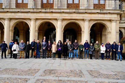 Minuto de silencio en León con motivo del 20 aniversario del 11-M con la presencia del alcalde, José Antonio Diez y el subdelegado del Gobierno, Faustino Sánchez - ICAL
