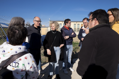 El presidente de la Diputación, Javier Iglesias, y la vicerrectora de Estudiantes, Celia Aramburu, y los alcaldes de Aldeatejada y Miranda de Azán, Enrique García y José Luis Sánchez, visitan las acciones del programa de Voluntariado Juvenil ‘Crisol de Caminos’. Jesús Formigo / ICAL .