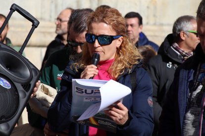Concentración de policías nacionales y guardias civiles para reclamar una jubilación digna y la plena equiparación salarial en León. -ICAL