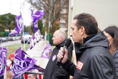 CCOO y UGT Castilla y León se concentran ante la sede de la Consejería de Industria, Comercio y Empleo, con motivo del Día Internacional de la Mujer - ICAL