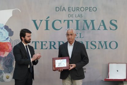 La Junta de Castilla y León homenajea a las víctimas del terrorismo con motivo del 20 aniversario del 11-M con la presencia del vicepresidente de la Junta, Juan García-Gallardo - ICAL