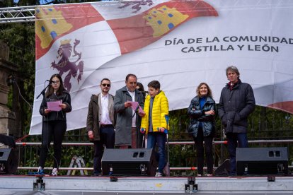 La consejera de Educación, Rocío Lucas, participa en los actos con motivo del Día de la Comunidad