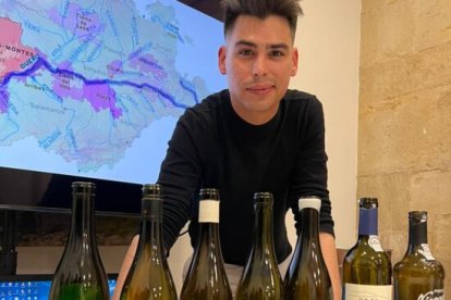 El sumiller Adrián Ferrón, de Restaurante Lera, en Castroverde de Campos (Zamora)