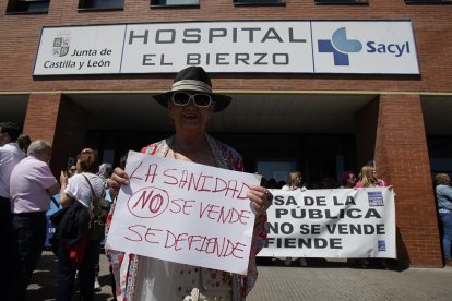 Concentración por la sanidad pública en Ponferrada