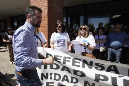Tudanca en la concentración por la sanidad pública en Ponferrada