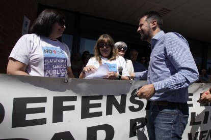 Tudanca en la concentración por la sanidad pública en Ponferrada