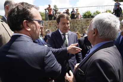 El rey Felipe VI inaugura la XXVII edición de Las Edades del Hombre, con sede compartida entre Villafranca del Bierzo y Santiago de Compostela. Al acto asiste, entre otras autoridades, el presidente de la Junta, Alfonso Fernández Mañueco