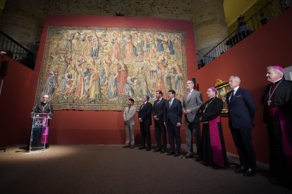 El rey Felipe VI inaugura la XXVII edición de Las Edades del Hombre, con sede compartida entre Villafranca del Bierzo y Santiago de Compostela. Al acto asiste, entre otras autoridades, el presidente de la Junta, Alfonso Fernández Mañueco