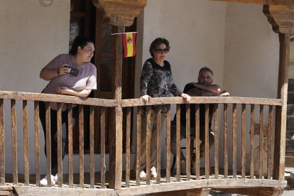 El rey Felipe VI inaugura la XXVII edición de Las Edades del Hombre, con sede compartida entre Villafranca del Bierzo y Santiago de Compostela. Al acto asiste, entre otras autoridades, el presidente de la Junta, Alfonso Fernández Mañueco