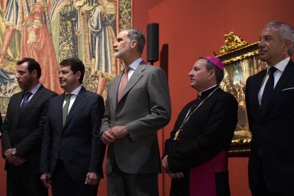 El rey Felipe VI inaugura la XXVII edición de Las Edades del Hombre, con sede compartida entre Villafranca del Bierzo y Santiago de Compostela. Al acto asiste, entre otras autoridades, el presidente de la Junta, Alfonso Fernández Mañueco