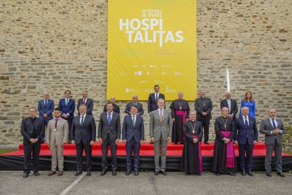 El rey Felipe VI inaugura la XXVII edición de Las Edades del Hombre, con sede compartida entre Villafranca del Bierzo y Santiago de Compostela. Al acto asiste, entre otras autoridades, el presidente de la Junta, Alfonso Fernández Mañueco