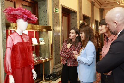 La Reina Letizia entrega los Premios Luis Carandell del Senado