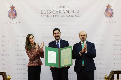 La Reina Letizia entrega los Premios Luis Carandell del Senado