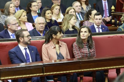 La Reina Letizia entrega los Premios Luis Carandell del Senado