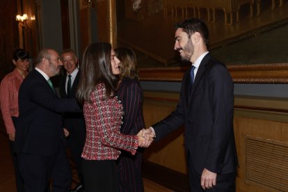 La Reina Letizia entrega los Premios Luis Carandell del Senado