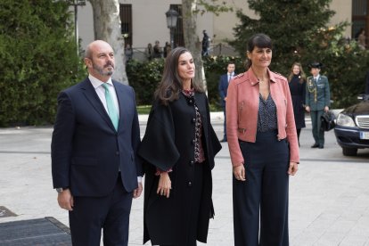 La Reina Letizia entrega los Premios Luis Carandell del Senado