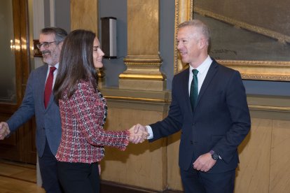 La Reina Letizia entrega los Premios Luis Carandell del Senado