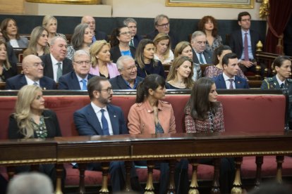 La Reina Letizia entrega los Premios Luis Carandell del Senado