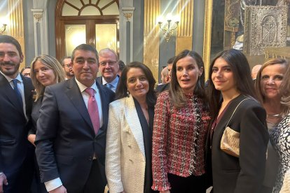 La Reina Letizia entrega los Premios Luis Carandell del Senado