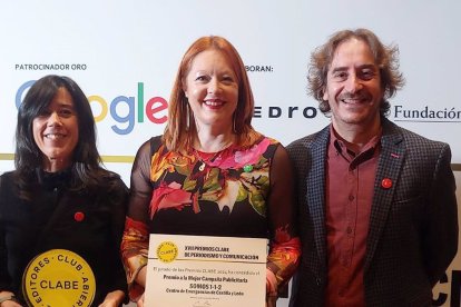 Entrega del premio a mejor campaña publicitaria a la canción 'Somos el 112'