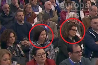 Las dos altos cargos de la Consejería de Industria entre el público de la intermunicipal del PP.