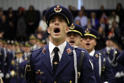 Festividad de Nuestra Señora de Loreto y jura de bandera en la Academia Básica del Aire y del Espacio de La Virgen del Camino (León)