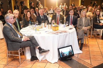 Invitados al Club de prensa de El Mundo 'Conversaciones políticas con Óscar Puente'