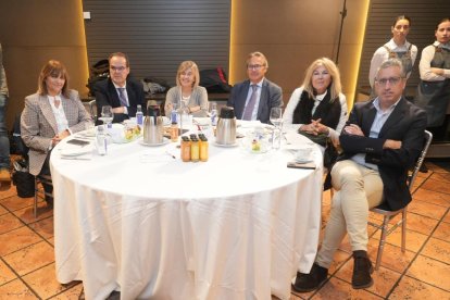 Invitados al Club de prensa de El Mundo 'Conversaciones políticas con Óscar Puente'