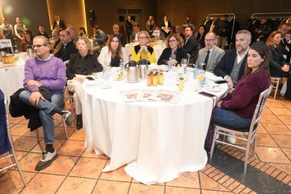 Invitados al Club de prensa de El Mundo 'Conversaciones políticas con Óscar Puente'