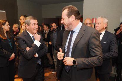 Invitados al Club de prensa de El Mundo 'Conversaciones políticas con Óscar Puente'